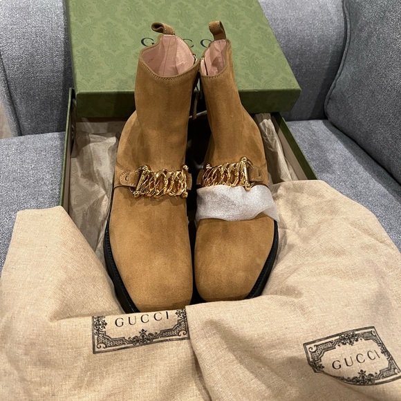 NEW in box. Gucci brown suede boots - Picture 4 of 16